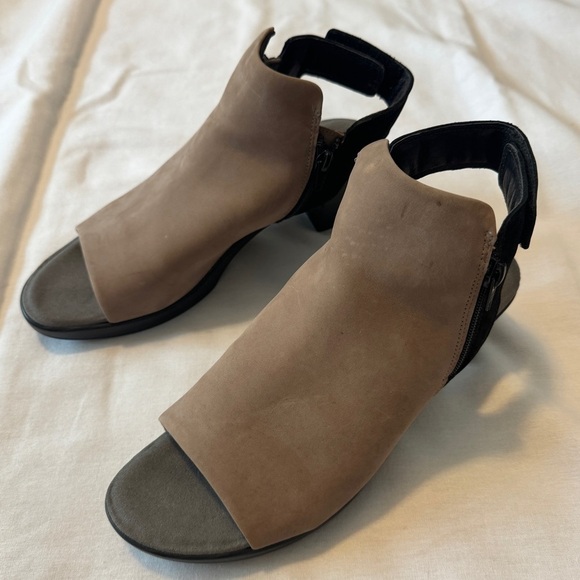 Naot 11 Favorite Peep Toe Bootie Shoes Sandals ~ Suede Adjustable Comfort - Picture 2 of 9